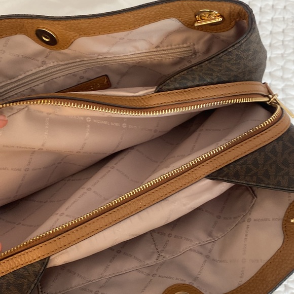 MICHAEL KORS SIGNATURE LOGO BROWN BAG - Picture 11 of 13